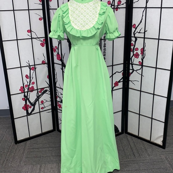None Dresses & Skirts - Vintage style green dress ankle length has a belt ties in back size SM f…